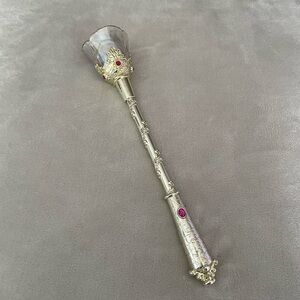 Disney Princess Wand makes noise and glows!!